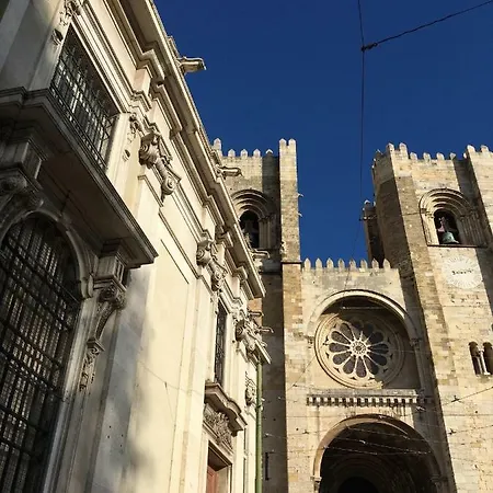 In The Heart Of Alfama- By Foot شقة